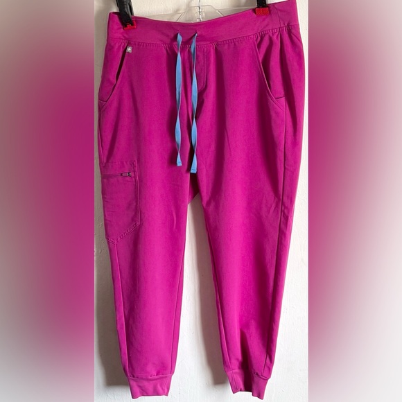 FIGS Raspberry Sorbet Scrub Set Jogger Scrub Pants & Scrub Top Size M - Picture 2 of 11
